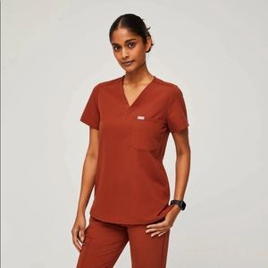 Figs Auburn One Pocket Top and Kade Cargo Bottom Scrubs - XS